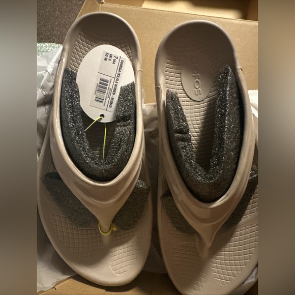 OOFOS Women's OOmega OOlala Sandals - Nomad Beige - Picture 2 of 3